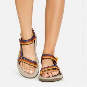 CLEAR OUT SALE - New- Teva HURRICANE XLT2, Vista Sunset